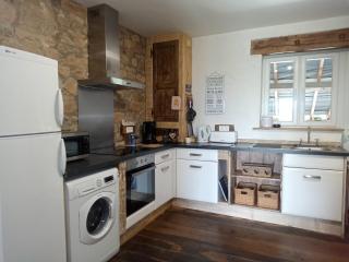 Charming 2-Bed Cottage within Barn in Merinchal - 2