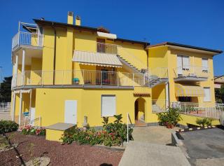 Ampio Trilocale Con Terrazzo by Tempovacanza - Marina di Andora - 4