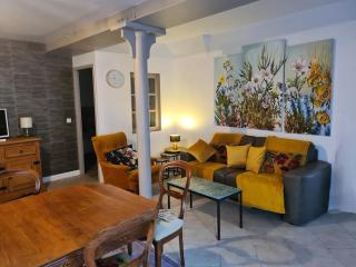 Gîte en face du Château de NIZAS, 4 chambres d'hôtes et 1 appartement familial pour 4 personnes - 0