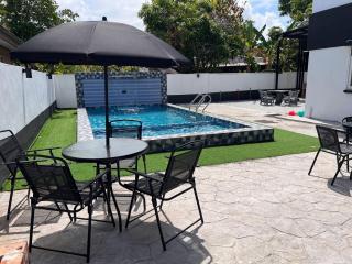 AR-RAHMAN HOMESTAY KUALA TERENGGANU Semi-D, 2-storey, 4-Bedroom 4-Bathroom, 25x13feet Private Swimming Pool with 5 feet Fountain - Kuala Terengganu - 0