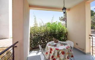 1 Bedroom Cozy Apartment In Isca Marina - 9