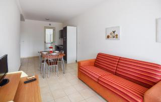 Amazing Apartment In Isca Marina - 8