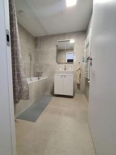 Modern apartment with garage parking - Bratislava - 6