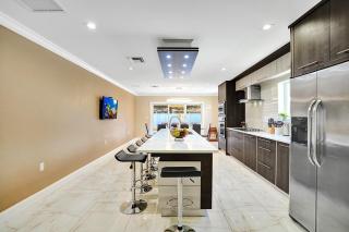 Luxury 4BR & 4BA Villa Heated Pool Minutes To Beach - Hollywood - 3