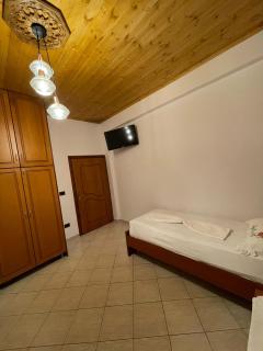 Guesthouse Klajd - Gjirokastër - 1