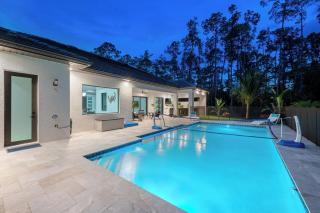 Quiet 5-br House Heated Pool And Outdoor Kitchen - 0