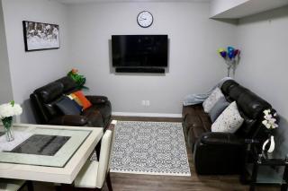 Stunning Suite Relax with Xbox and Board games - Calgary - 6