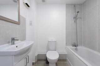 Lovely 1 Bed Condo near Lake - Thamesmead - 8