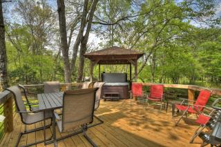 Bear Naked Hideaway - Relax in the hot tub with sounds from the nearby creek - Epworth - 7