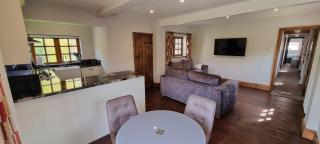 The Lodge at Barston, Luxury Ground Floor Cottage in idyllic location but close to all amenities - 6