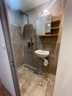 STRASBOURG petit cocon emplacement idéal centre ville, place de pierre RDC 25M2 - Strasburgo - 5