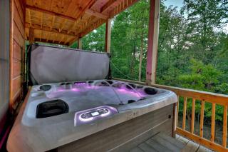 Rohring Retreat - Bask in comfort on the deck and play games in the game room - Mineral Bluff - 0