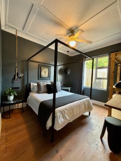 Romantic Haven with Hot Tub in the Heart of Knysna - Knysna - 3