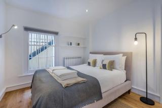 The Fairytale - Fitzrovia - by Frankie Says - Londra - 4