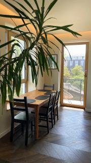 Floral Sunshine Apartment - 8