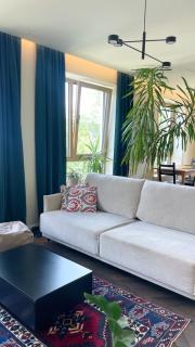 Floral Sunshine Apartment - 0