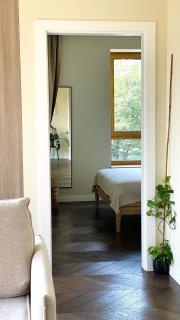 Floral Sunshine Apartment - 3