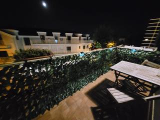 Antony's Hause - - 4