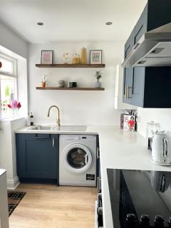 Grade II listed Victorian cottage - Windsor - 8