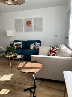 Grade II listed Victorian cottage - Windsor - 5
