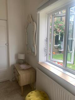 Newly refurbished one bedroom with additional sofa bed Self Contained Flat in Garden - Abbots Langley - 3