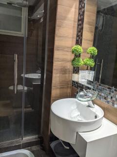 1 Cozy Bedroom in Lumiere Residences - 2