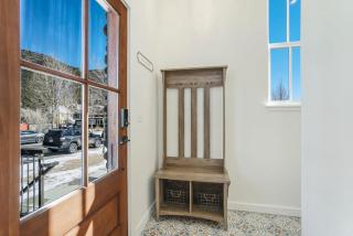 Alpine Vista Short Walk Downtown & Stunning Views - 1