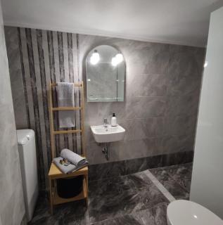 Cozy City Apartment - sleeps 2 - Rodes - 3