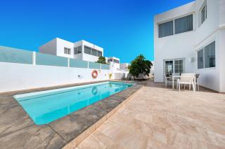 Lanzarote 2-private pool, BBQ, air-con - Playa Blanca - 9