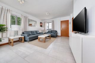 Lanzarote 2-private pool, BBQ, air-con - Playa Blanca - 4