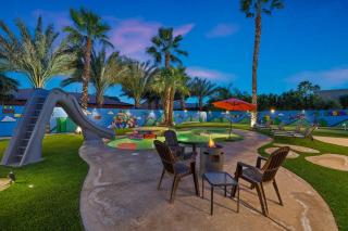 Super Mario Hideout: Desert Dream with Game Room & Pool Slide - Indio - 2