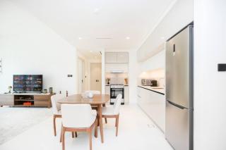 Cozy 1BR at Marina Vista offering Marina&Sea Views 1204 - Dubai - 4