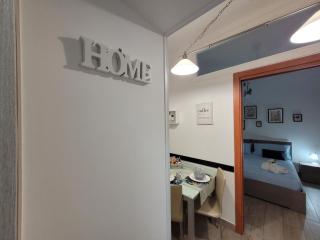 Antony's Hause - - 5