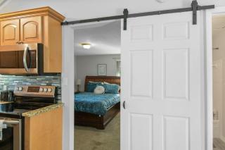Spacious Retreat Fenced Yard Screened Deck - 8