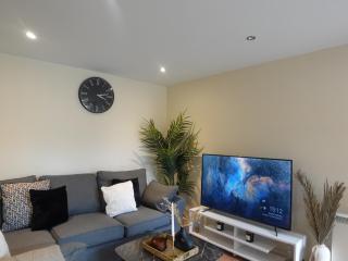 Modern Spacious Apartment in Digbeth with Balcony - Netflix, YouTube, Amazon TV, Superfast WiFi - Just 10 Mins to Birmingham Centre, Bullring, Train, Coach Station and Birmingham FC - Birmingham - 9