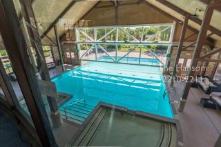 Country Club Charm - 4-Bed Radiant Resort Condo - Edgar - 8