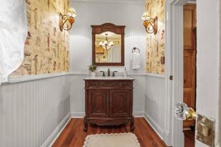 Charming Victorian Home - 2 minutes to downtown - Lancaster - 2