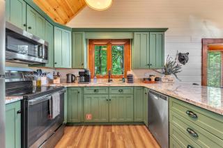 Family Chalet With Sauna, HotTub, Heavenly Views! Mins to Downtown! - Gatlinburg - 1