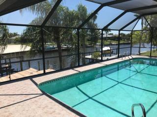 Honolulu East - Vacation home with heated pool and Gulf-access canal - Cape Coral - 9