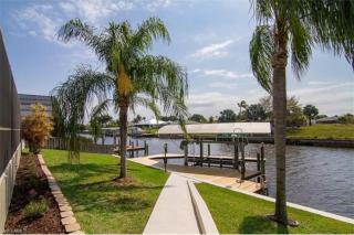 Honolulu East - Vacation home with heated pool and Gulf-access canal - Cape Coral - 2