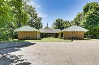 Peaceful Coshocton Home with Grills and Spacious Yard - 9
