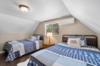 Tollhouse Cottage Heart Of Shaver - 5