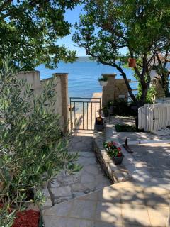 Beachfront Apartment Live - 6