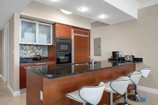 Luxury High Resort Beautiful Views & Amenities - Hallandale Beach - 5
