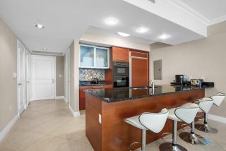 Luxury High Resort Beautiful Views & Amenities - Hallandale Beach - 2