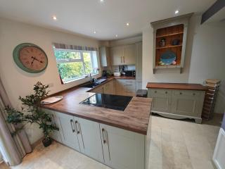 King Arthur's Rest House, Hot Tub & Garden Sleeps 10 - South Cadbury - 8