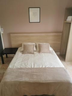 Appartement 2 , DISNEYLAND - PARKING GRATUIT - MAISON DES PLATANES - Meaux - 0