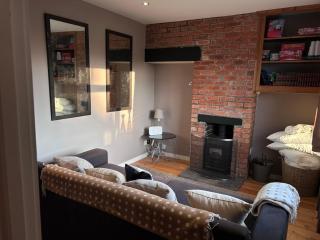 King Arthur's Rest House, Hot Tub & Garden Sleeps 10 - 0