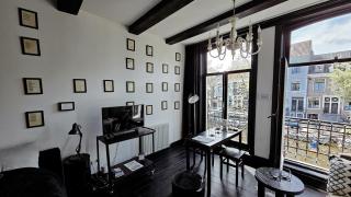 The Black Beauty private studio with canal view from 1799 - Amesterdão - 7