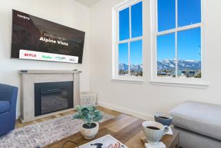 Alpine Vista Short Walk Downtown & Stunning Views - 0